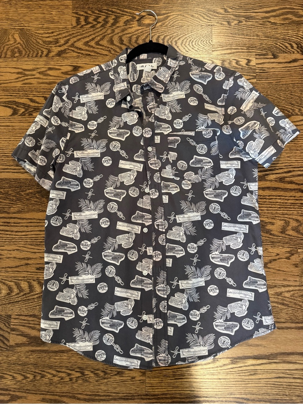 The Rail Mens Medium Graphic Button Up Shirt Gray Novelty Print Camp Shirt